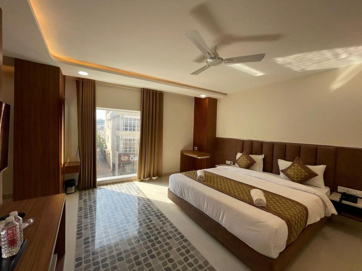 فاراناسي Hotel Santoor المظهر الخارجي الصورة