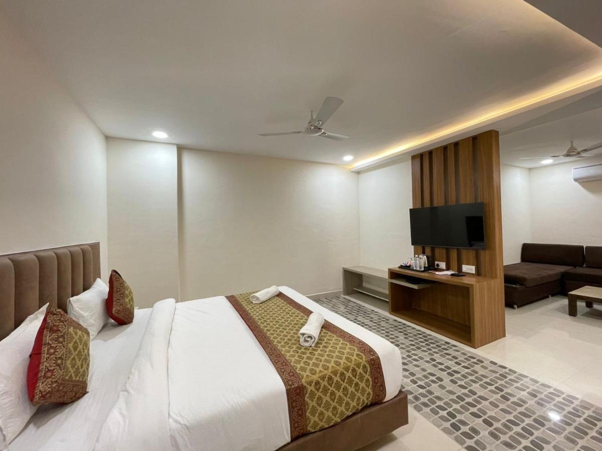 فاراناسي Hotel Santoor المظهر الخارجي الصورة