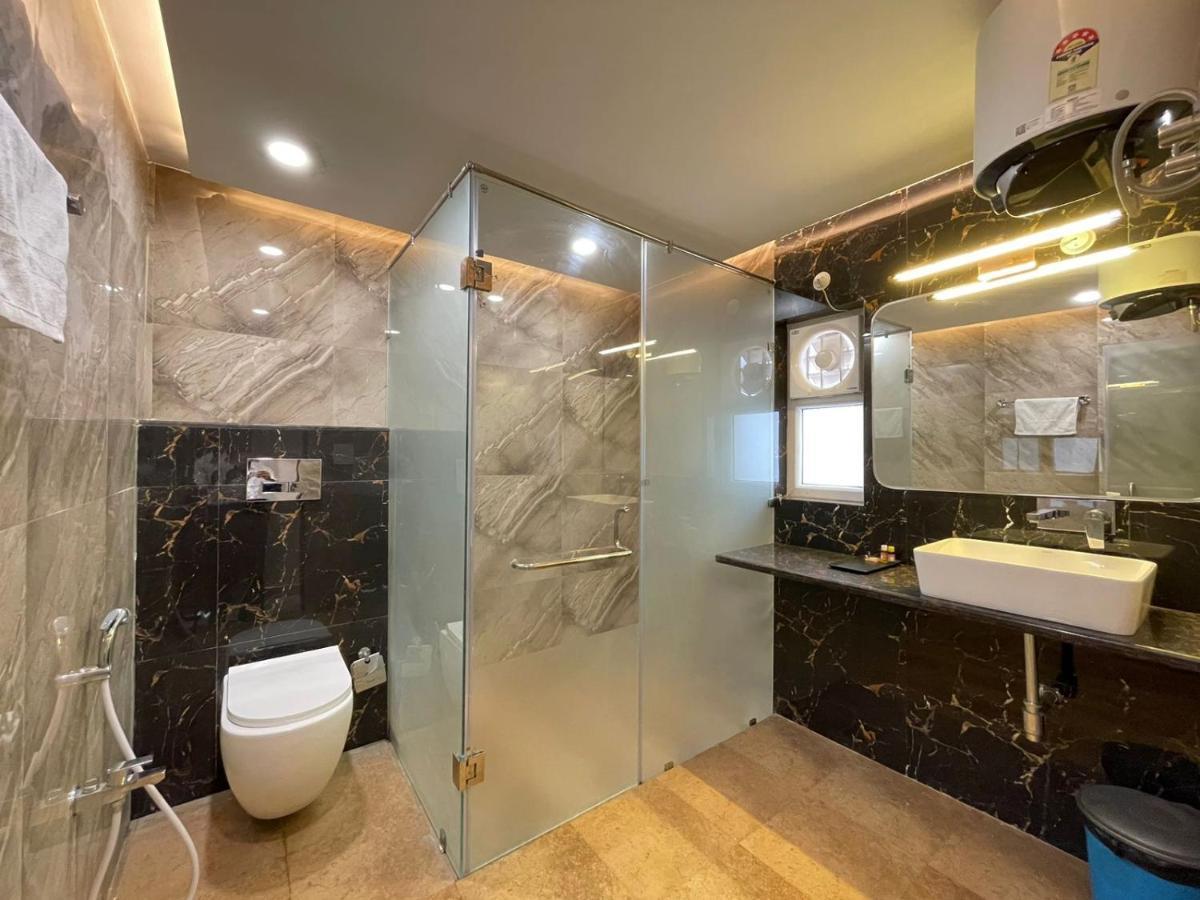 فاراناسي Hotel Santoor المظهر الخارجي الصورة