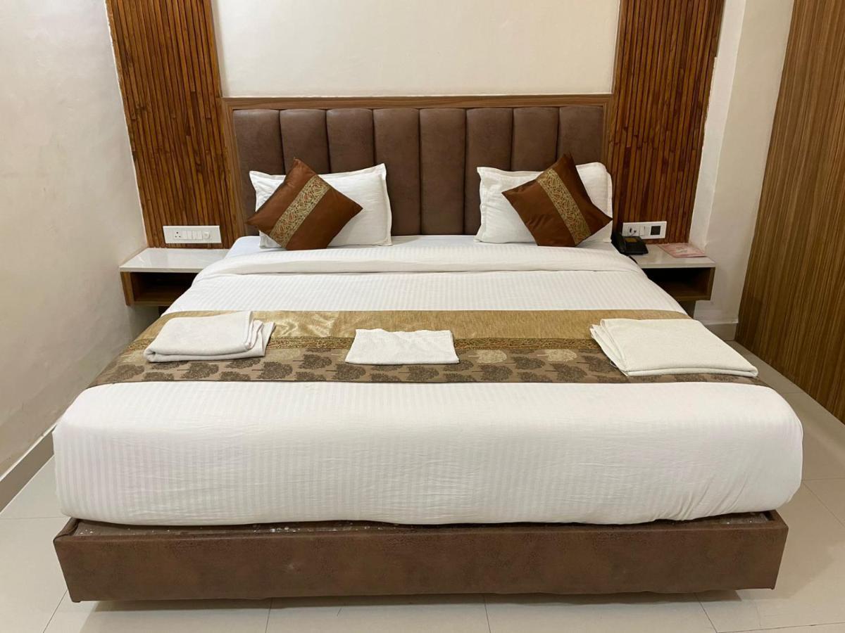 فاراناسي Hotel Santoor المظهر الخارجي الصورة