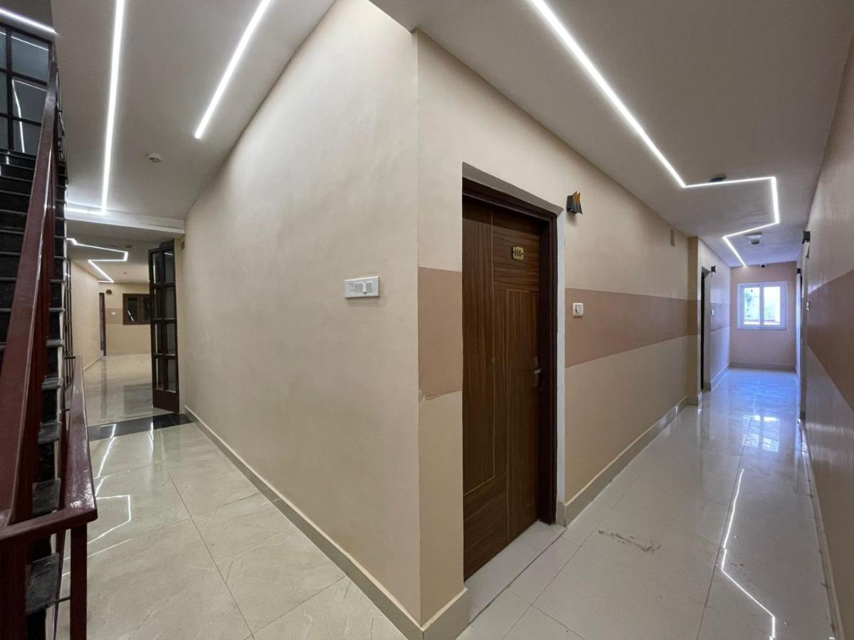 فاراناسي Hotel Santoor المظهر الخارجي الصورة