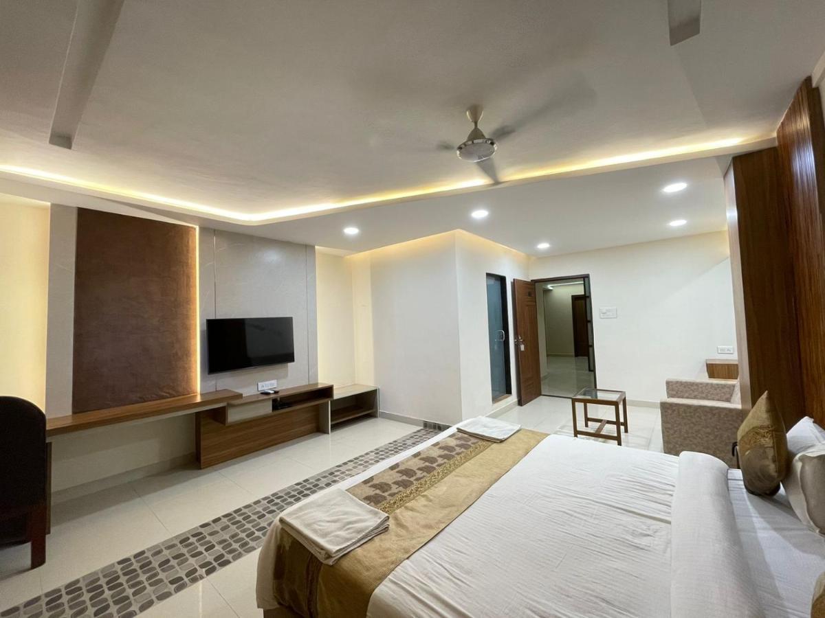 فاراناسي Hotel Santoor المظهر الخارجي الصورة