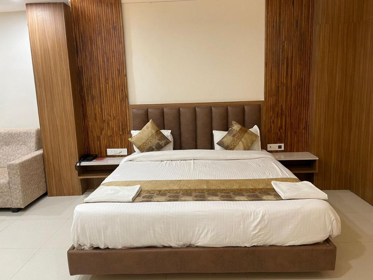 فاراناسي Hotel Santoor المظهر الخارجي الصورة