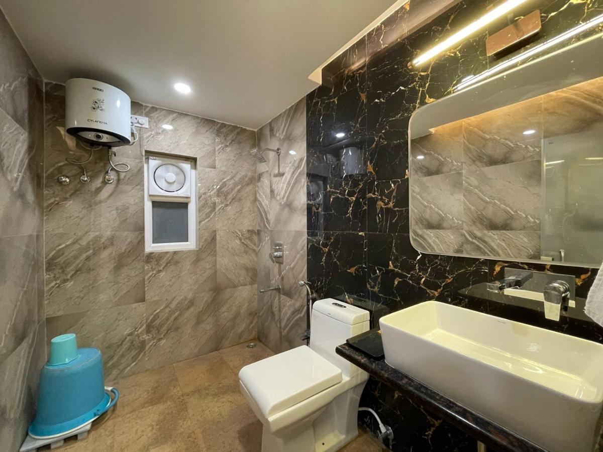 فاراناسي Hotel Santoor المظهر الخارجي الصورة