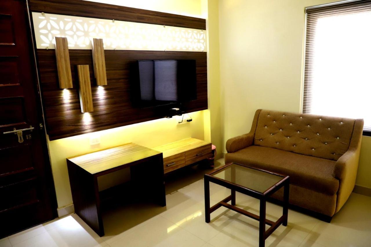 فاراناسي Hotel Santoor المظهر الخارجي الصورة