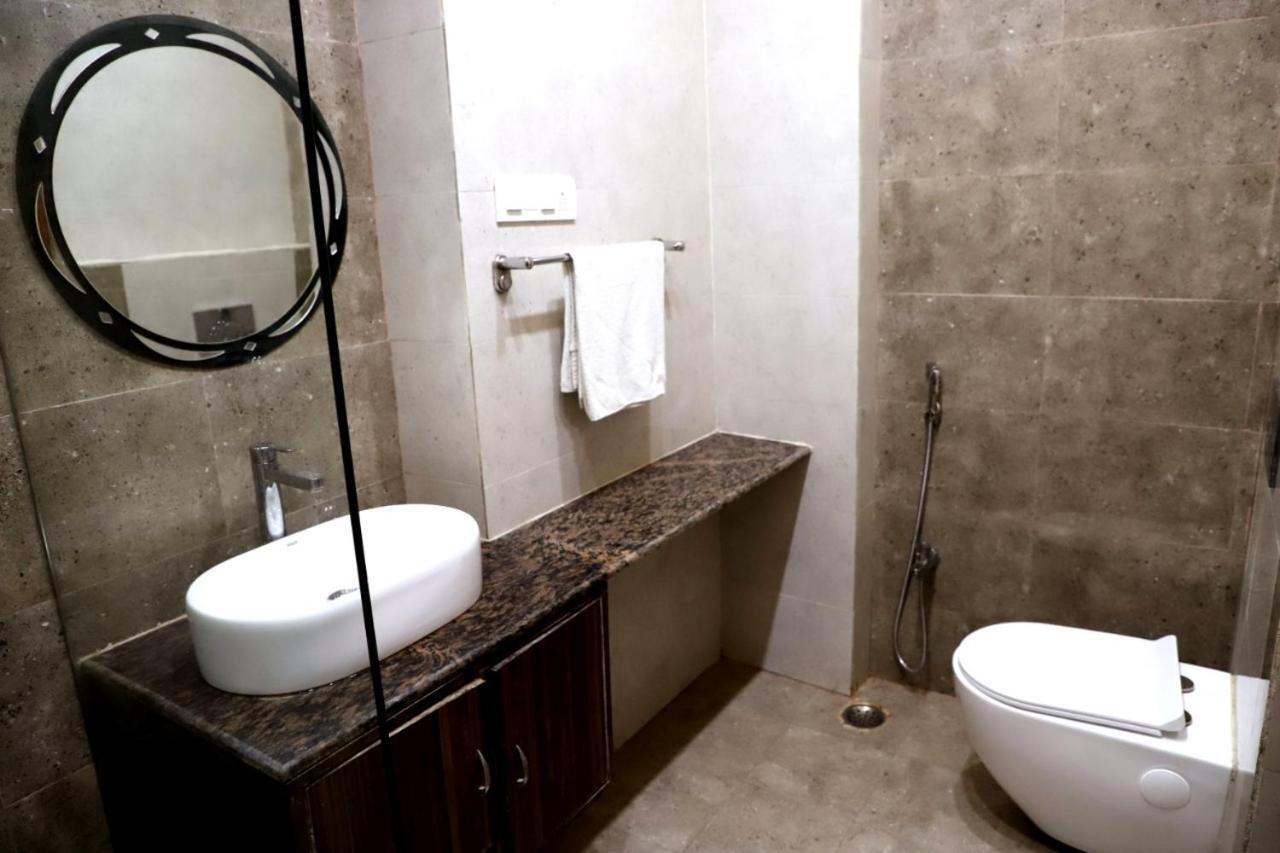 فاراناسي Hotel Santoor المظهر الخارجي الصورة