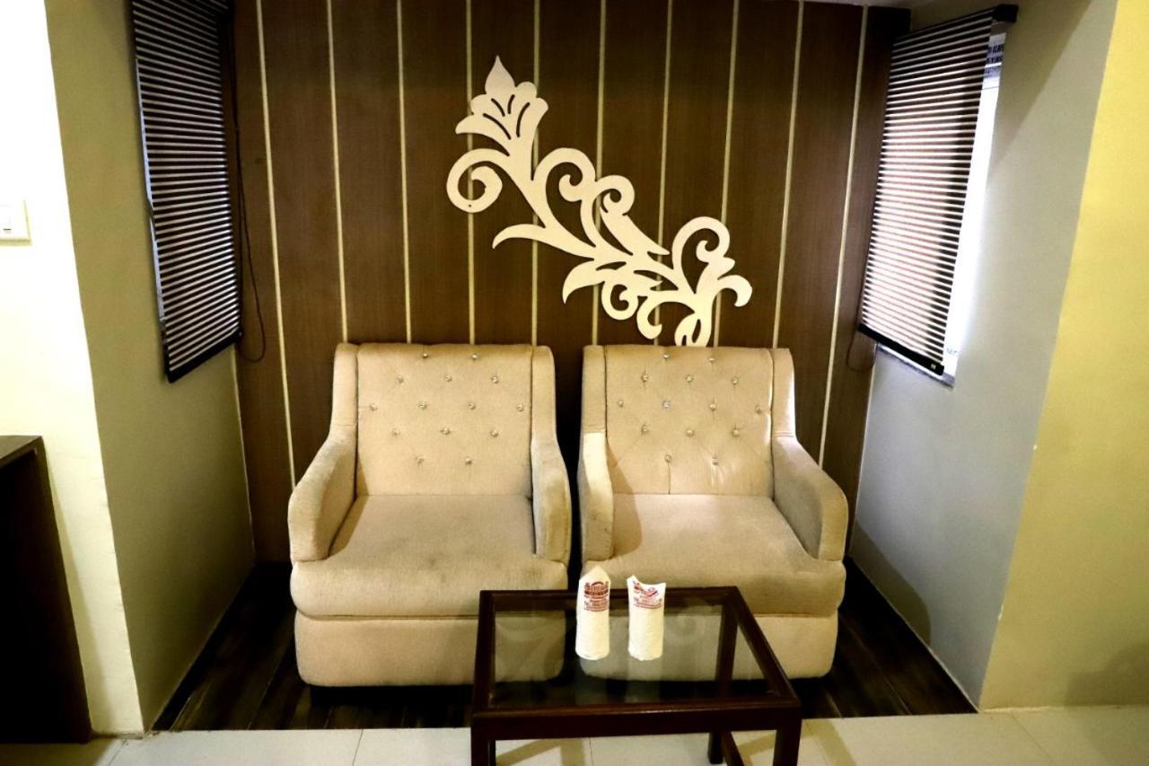 فاراناسي Hotel Santoor المظهر الخارجي الصورة