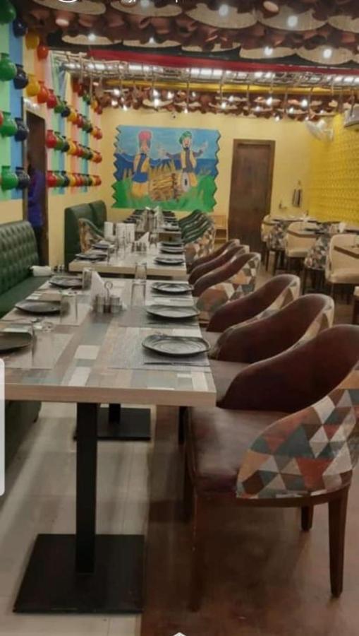 فاراناسي Hotel Santoor المظهر الخارجي الصورة