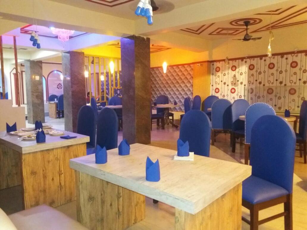فاراناسي Hotel Santoor المظهر الخارجي الصورة