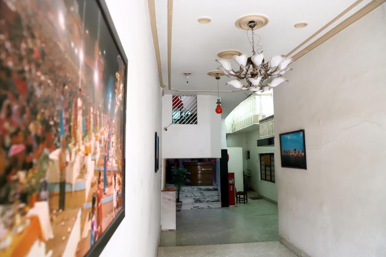 فاراناسي Hotel Santoor المظهر الخارجي الصورة