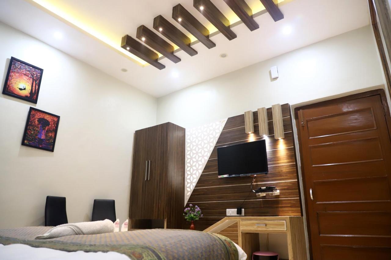 فاراناسي Hotel Santoor المظهر الخارجي الصورة