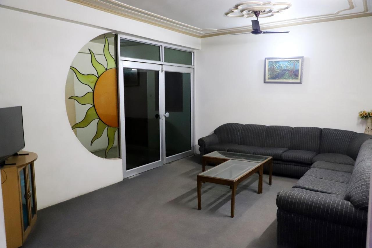 فاراناسي Hotel Santoor المظهر الخارجي الصورة